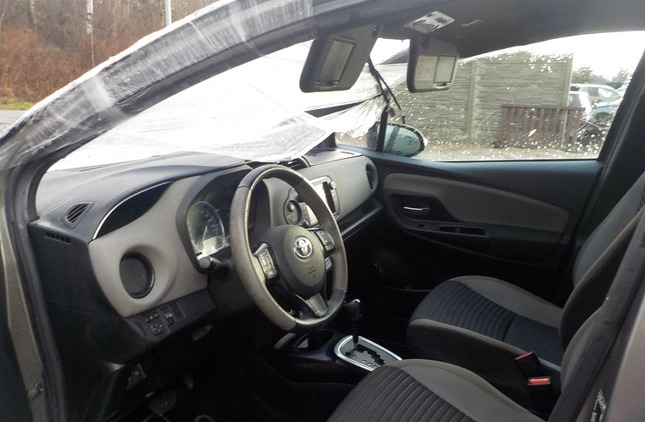 Toyota Yaris cena 24900 przebieg: 103101, rok produkcji 2016 z Łomianki małe 254